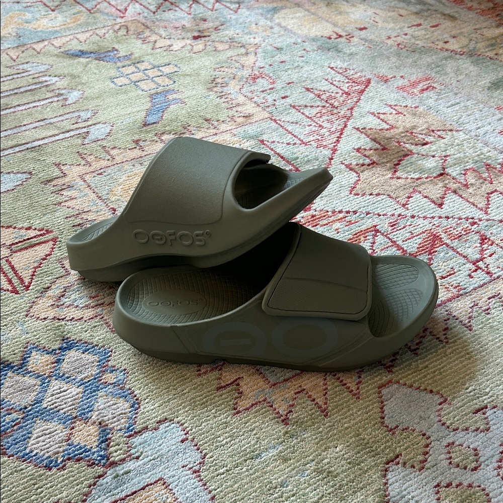 OOFOS green slides